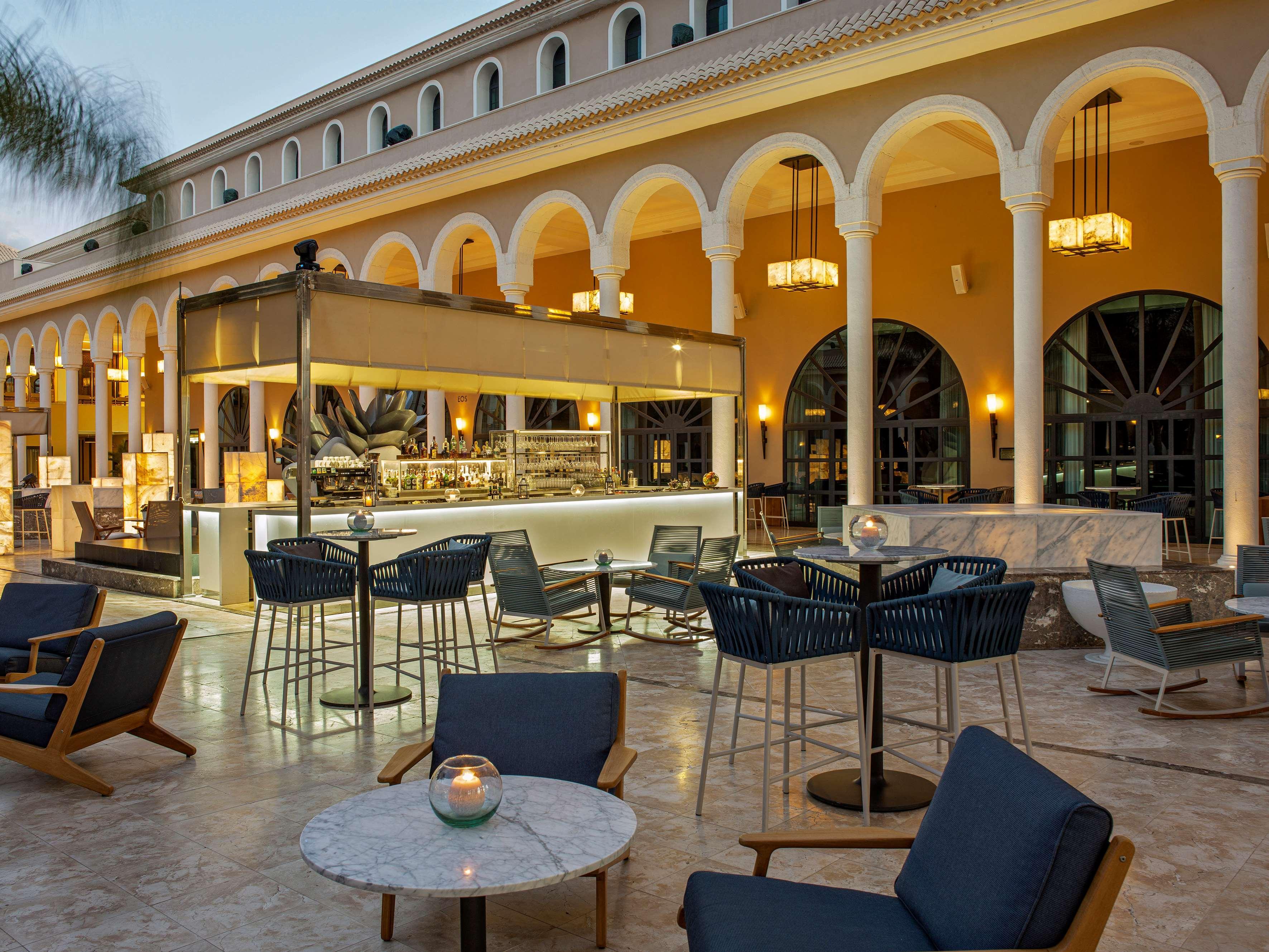 Gran Melia Palacio De Isora Resort & Spa Alcalá la Real Dış mekan fotoğraf The bar at the hotel