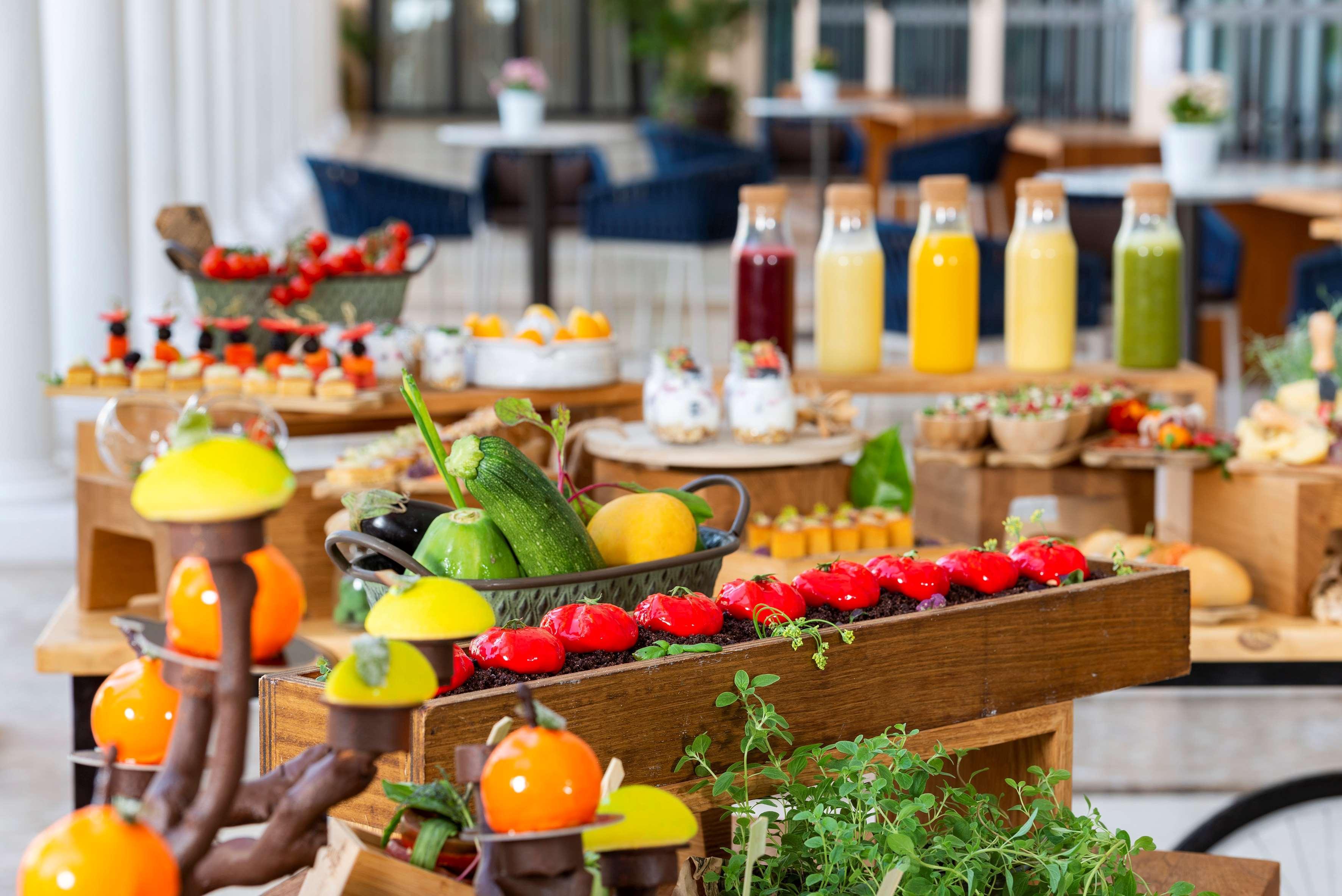 Gran Melia Palacio De Isora Resort & Spa Alcalá la Real Dış mekan fotoğraf A buffet at a hotel