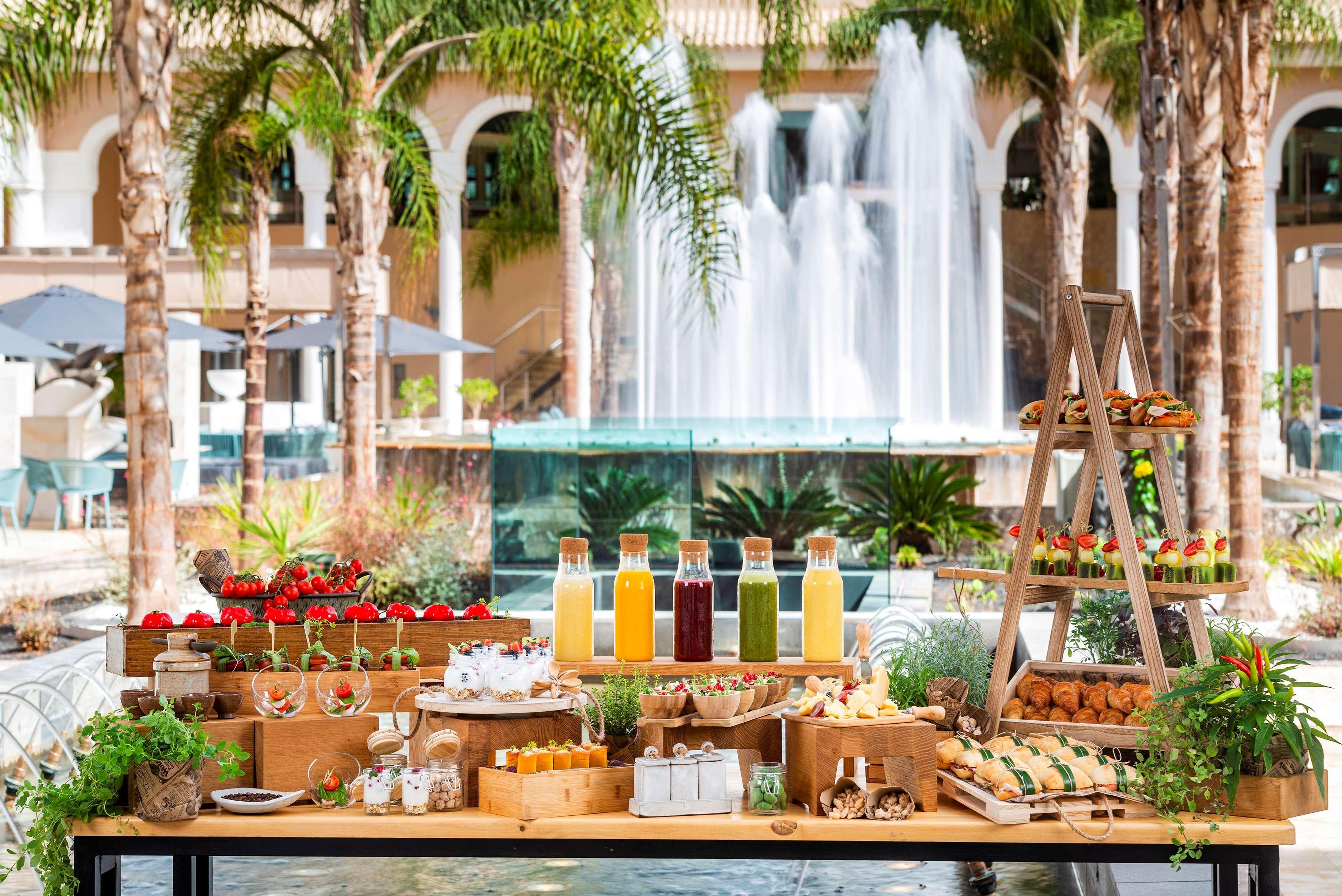 Gran Melia Palacio De Isora Resort & Spa Alcalá la Real Dış mekan fotoğraf Fountain at the Four Seasons Hotel