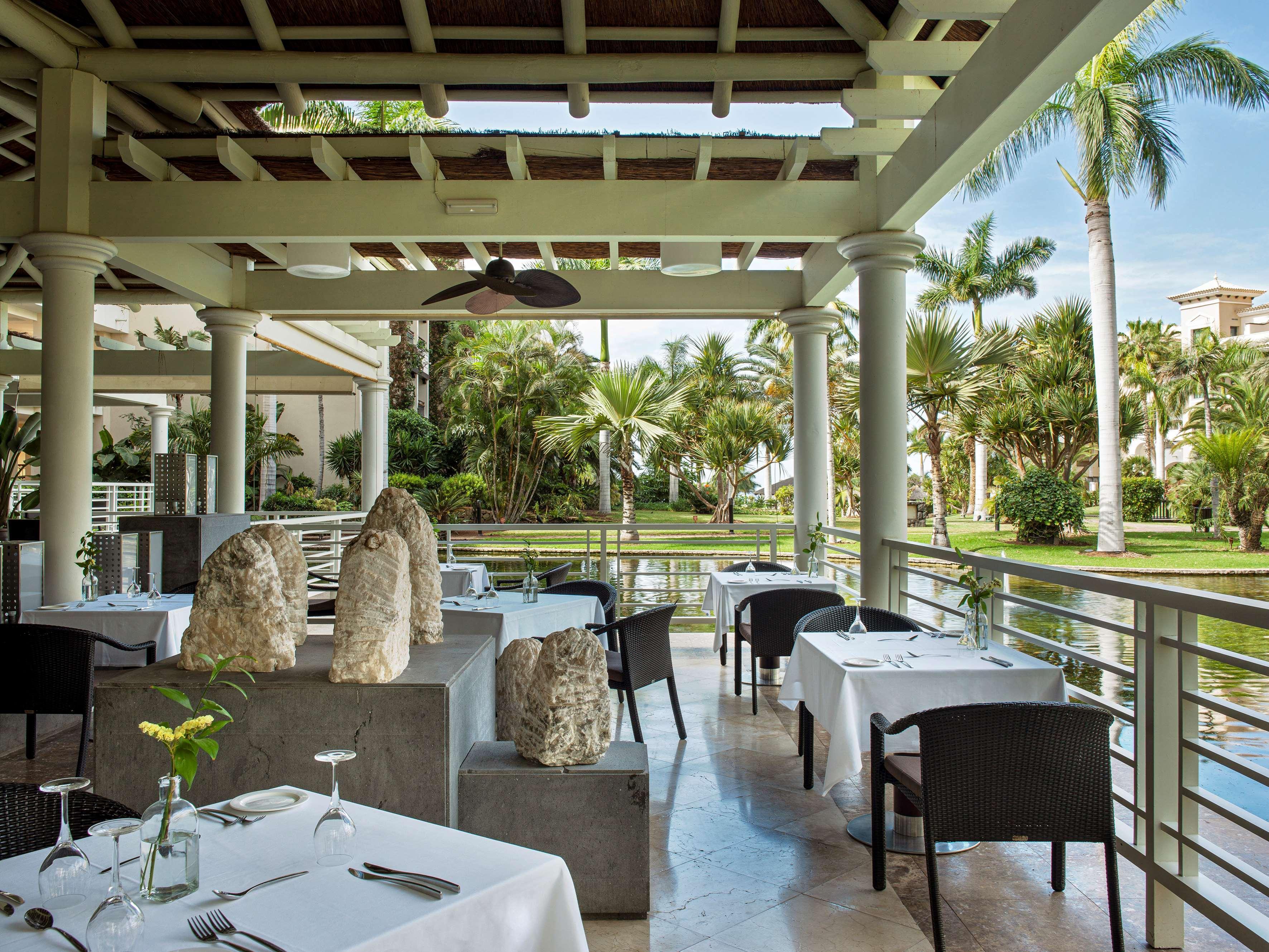 Gran Melia Palacio De Isora Resort & Spa Alcalá la Real Dış mekan fotoğraf Restaurant at the Hard Rock Hotel