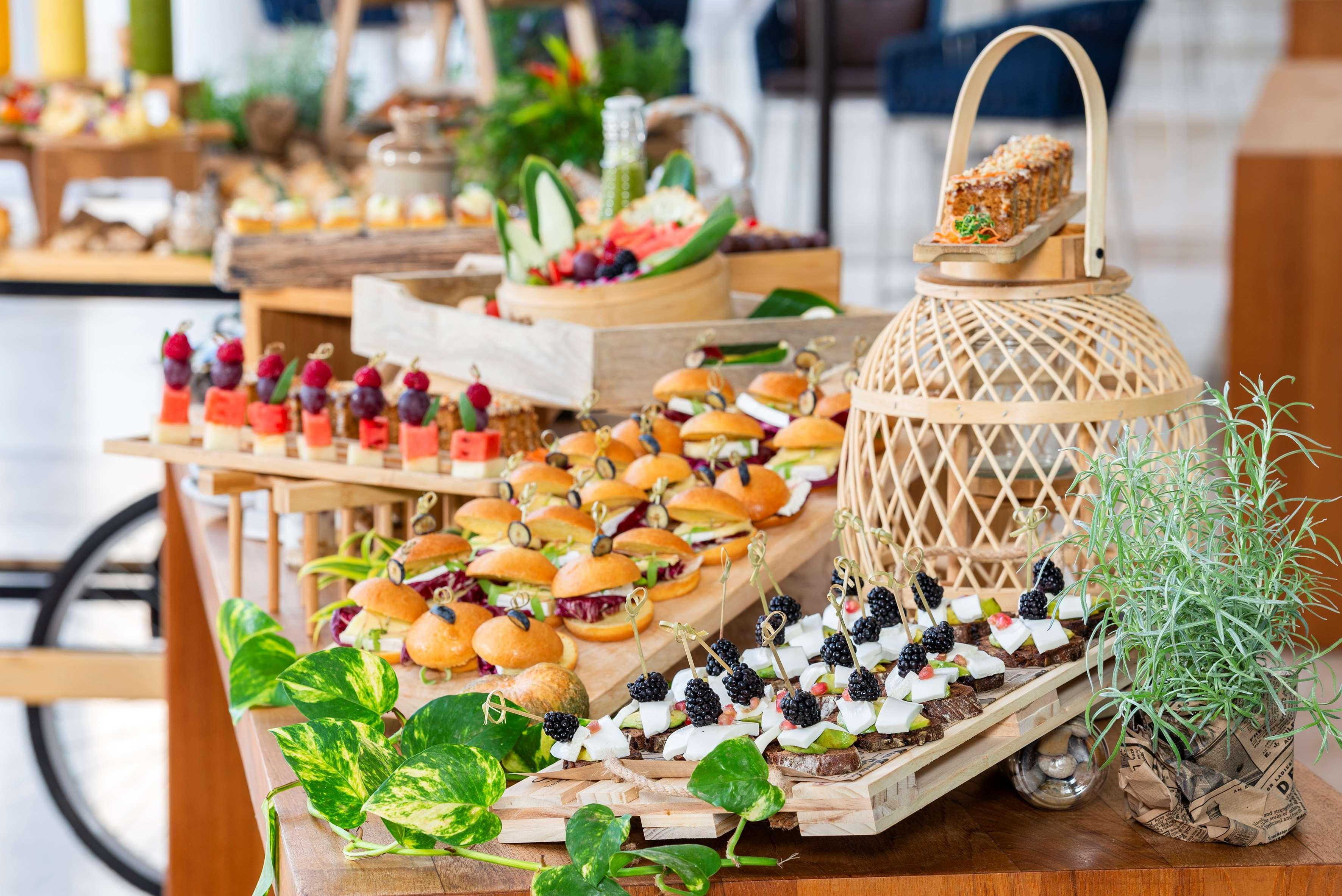 Gran Melia Palacio De Isora Resort & Spa Alcalá la Real Dış mekan fotoğraf A selection of desserts