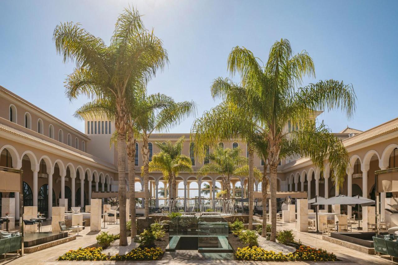 Gran Melia Palacio De Isora Resort & Spa Alcalá la Real Dış mekan fotoğraf The hotel's courtyard