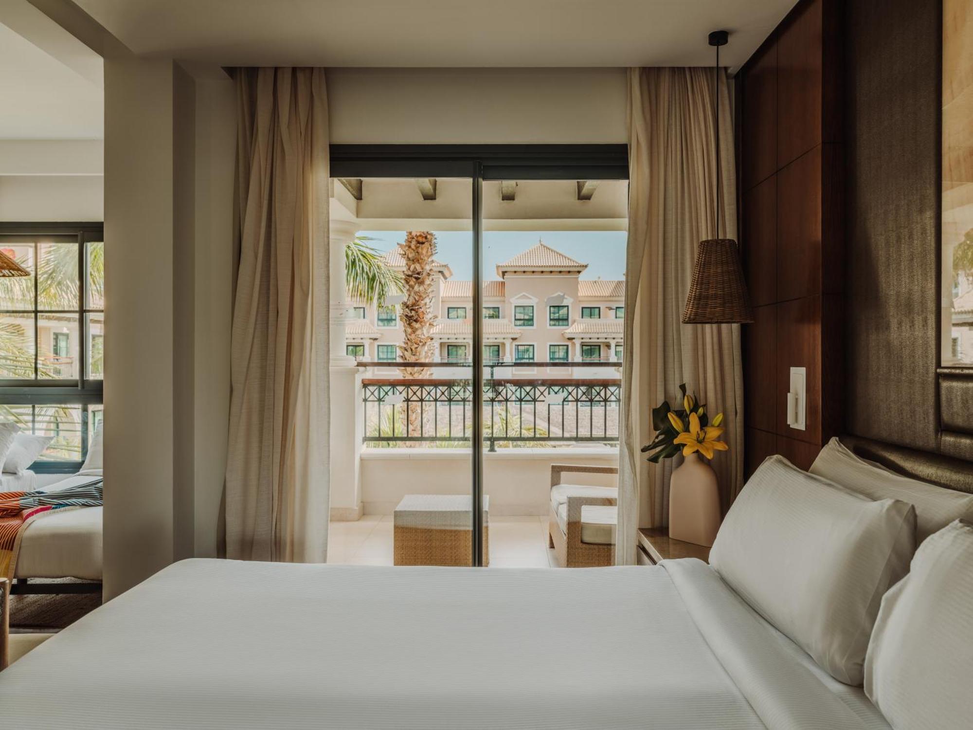 Gran Melia Palacio De Isora Resort & Spa Alcalá la Real Dış mekan fotoğraf A bedroom at the Westin La Paloma