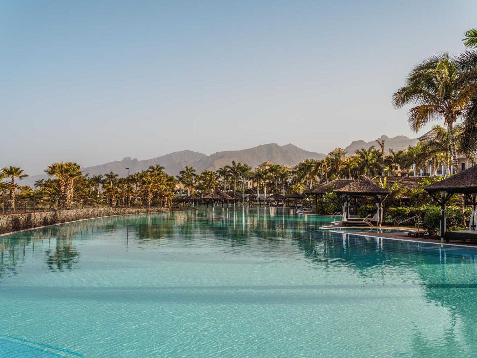 Gran Melia Palacio De Isora Resort & Spa Alcalá la Real Dış mekan fotoğraf The swimming pool at the resort